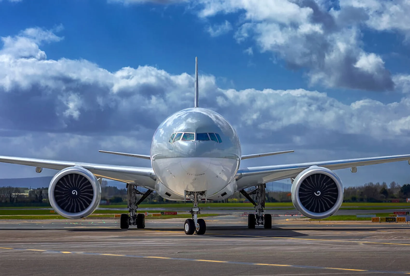 sky one purchases three 777 300s from boeing at the dubai airshow